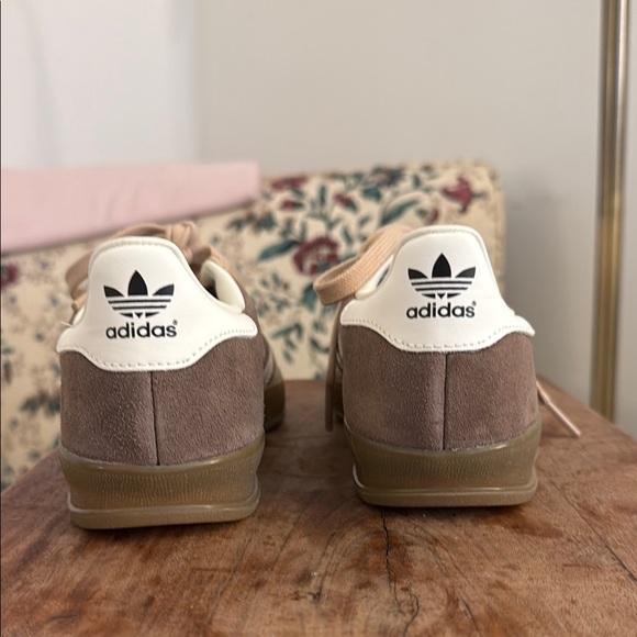 Adidas Gazelle Brown and White Sneakers Size US 4 - Picture 3 of 8